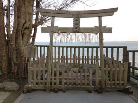 志賀海神社の亀石遙拝所
