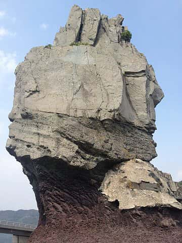 正面から見た甑大明神の御姿