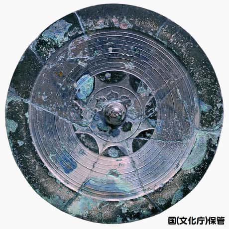 内行花文鏡(提供　伊都国歴史博物館)