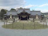 住吉神社の境内から本殿を見る