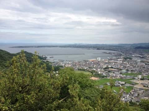 日峰山から和田島と遠くに伊島を見る