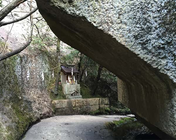 生石神社 石の宝殿