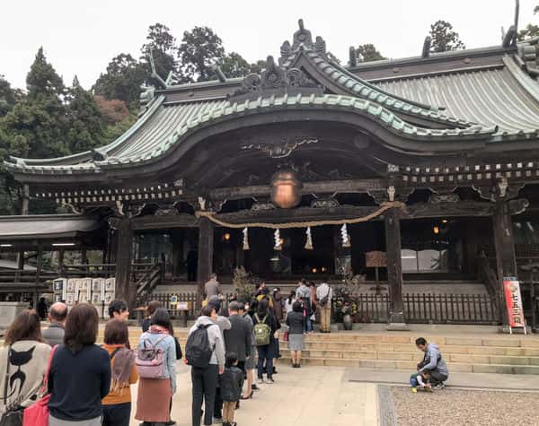The line of worshipers waiting to visit Tsukubasan shrine