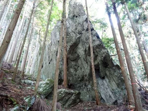 石尾神社の巨石