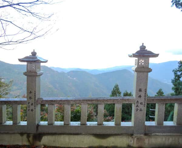 焼山寺より険しい山々を見渡す