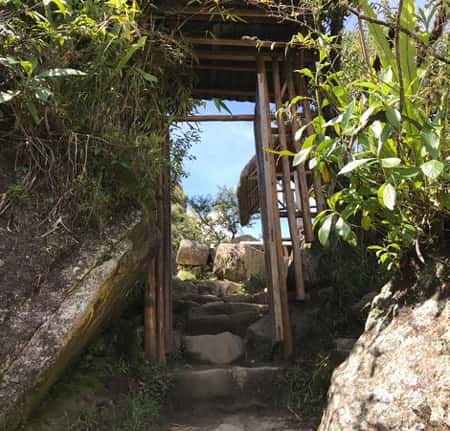 インカ橋への山道途中にあるゲート