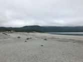 美しい砂浜に囲まれた宇曽利山湖