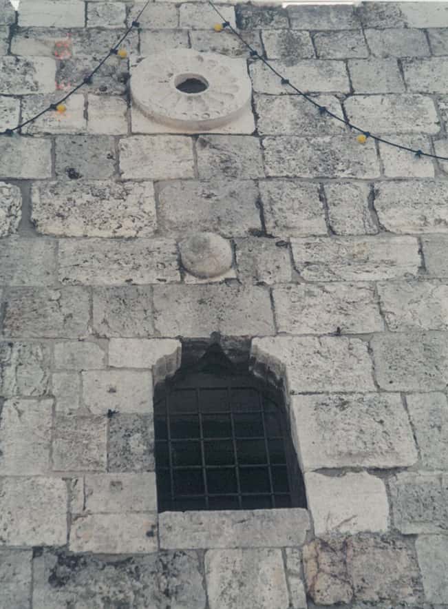 エルサレム城壁にあるヘロデ門の紋章