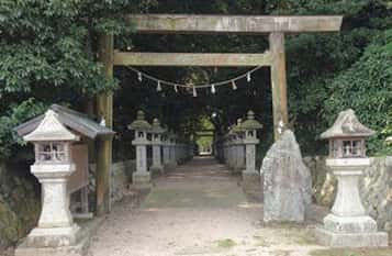 布気皇館太神社の参道