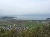 八幡山の頂上近辺から見下ろす琵琶湖の光景