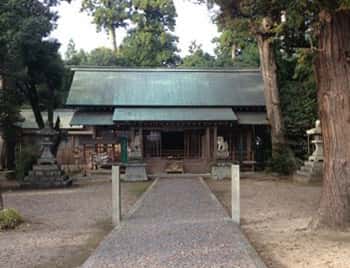 シンプルで美しい神戸神社の境内
