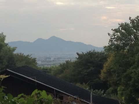 檜原神社から眺める二上山