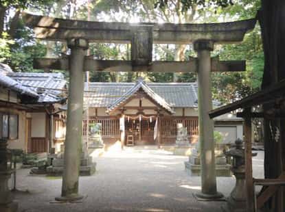 式内社　忍山神社の境内