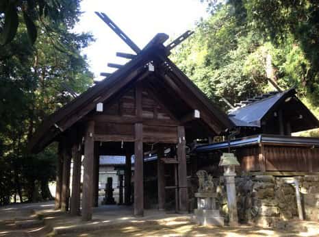 神明造りが美しい篠畑神社の本殿