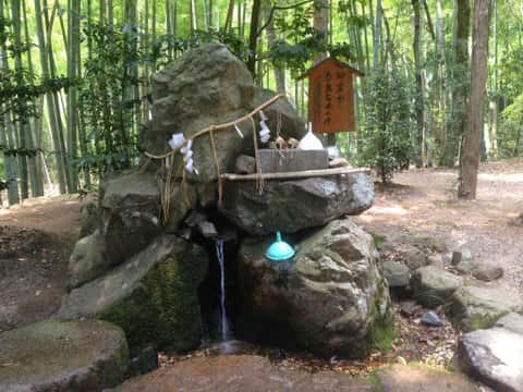 真名井神社内にある「天の真名井の水」