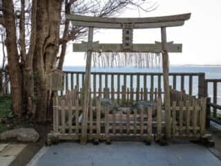 志賀海神社の亀石遙拝所