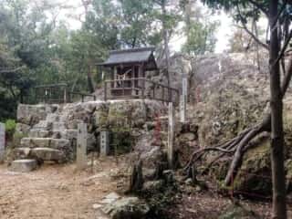 石上布都魂神社　拝殿