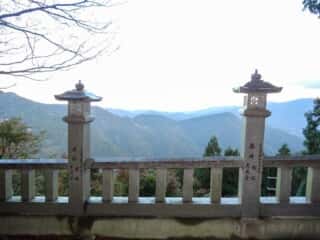 焼山寺より険しい山々を見渡す