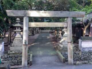 野志里神社 境内入口 (桑名野代宮比定地)