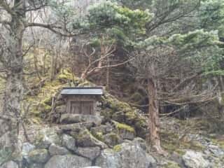 鶴石・亀石の祠