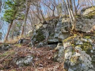 室根　山室根神社参道沿いの巨石
