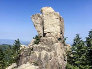 御在所岳 地蔵岩の勇姿を望む