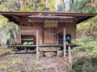 羽黒岩　出羽神社