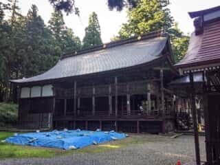 関山神社の拝殿