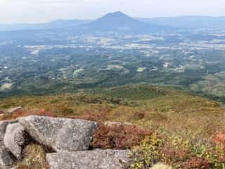 姫神山から岩手山を望む