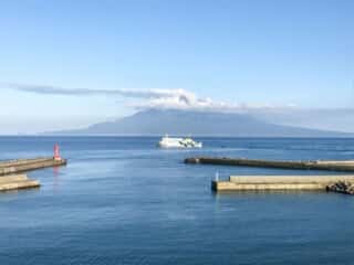 礼文島より利尻島を望む