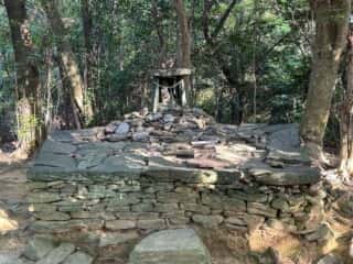 八倉比賣神社 磐座