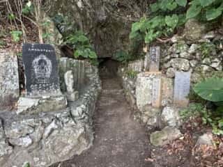 一夜建立の岩谷