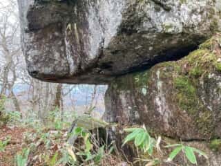 石上登山道 巨石群