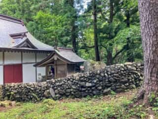 大石神社　御神体の巨石