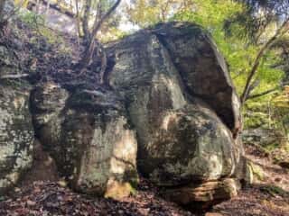 七高山奥院の巨石群