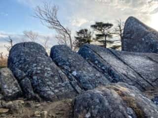 五葉山　山頂近くの巨石群