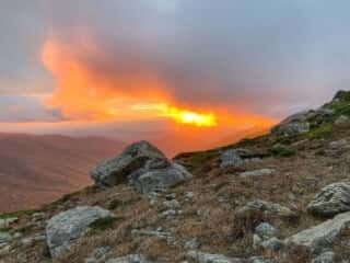 早池峰山から夕焼けを望む
