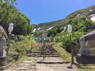 湯殿山神社本宮 参道
