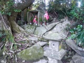 伊島　観音堂奥の院横の祠