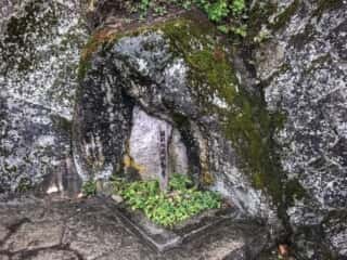 宝珠山立石寺の巨石