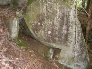 守屋山腹の巨石