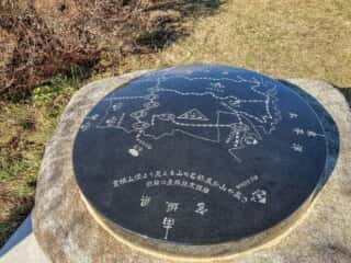 室根山頂方角石