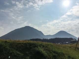 三瓶山を望む