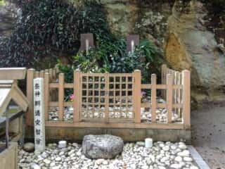 花の窟神社　御祭神　 軻遇突智尊（カグツチノミコト）