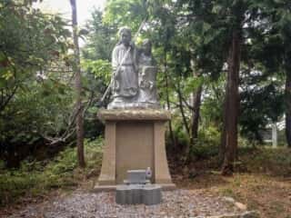 伊弉諾尊・伊弉冉尊の二神石像