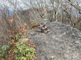 石上登山道