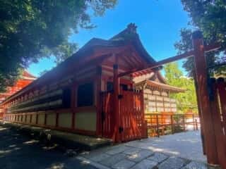 下鴨神社　舞殿へ