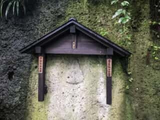 宝珠山立石寺　岩の彫刻