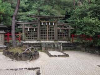 三ツ鳥居　檜原神社 (笠縫邑比定地)