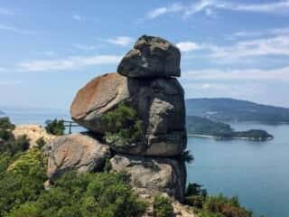 小瀬の重岩 (小瀬石鎚神社)